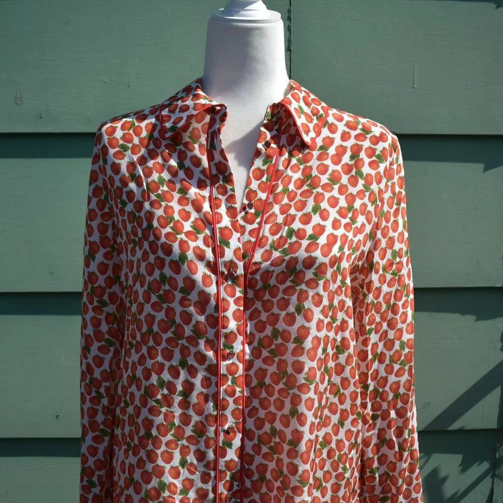 Alice + Olivia | Willa Placket Top (Strawberry Jam Soft White) - Picture 8 of 15